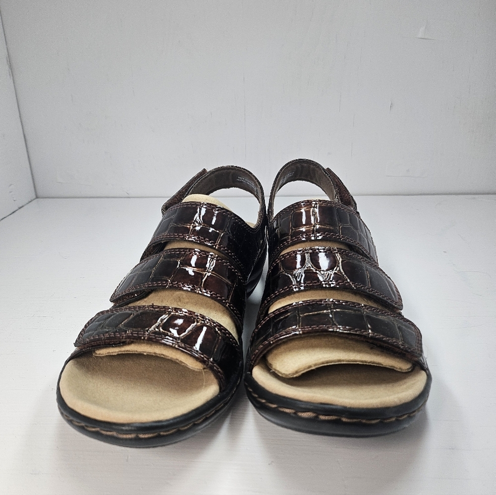 Clarks Leisa Melinda Brown Croc Embossed 3 Strap Women’s Sandals size 6M - Picture 2 of 6